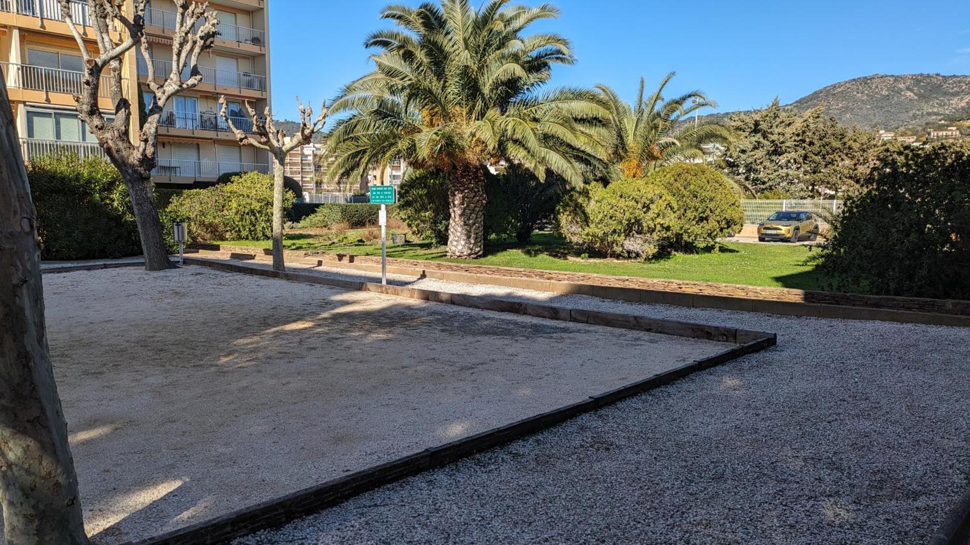 Studio Avec Coin Nuit, 100 M De La Mer Le Lavandou Zewnętrze zdjęcie